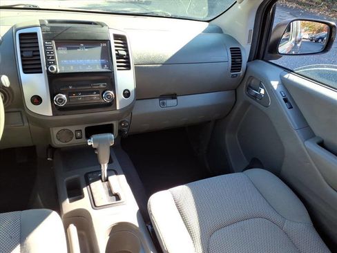 Used 2019 Nissan Frontier SV image 15
