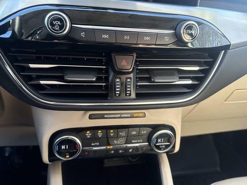 Used 2021 Ford Escape Titanium image 25