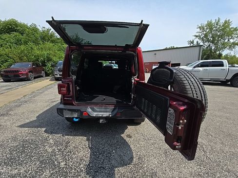 Used 2022 Jeep Wrangler Unlimited Sahara w/ Cold Weather Group AWD/4WD image 19