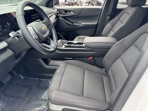 Certified 2025 Chevrolet Equinox LT FWD image 14