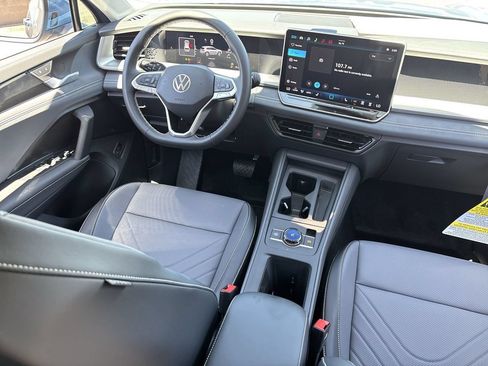 New 2026 Volkswagen Tiguan SE FWD image 10