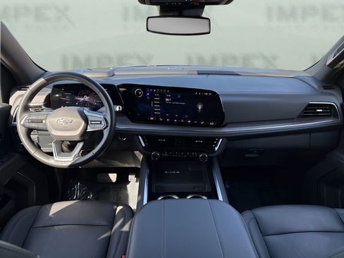 Used 2025 Chevrolet Suburban Z71 image 14