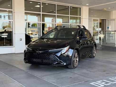 Certified 2025 Toyota Corolla Hatchback w/ SE Package FWD image 2