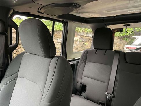 Used 2022 Jeep Wrangler Unlimited Sport AWD/4WD image 31