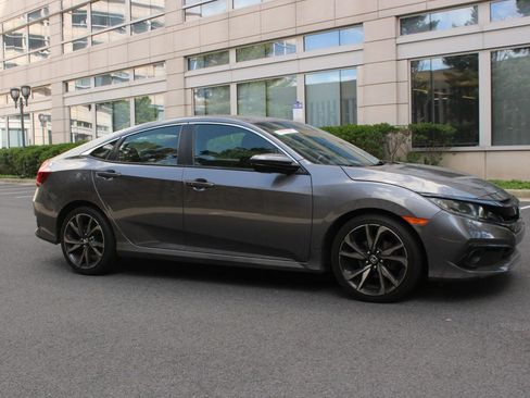 Used 2019 Honda Civic Sport image 2