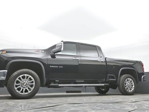 Used 2025 Chevrolet Silverado 2500 LTZ w/ LTZ Convenience Package image 44