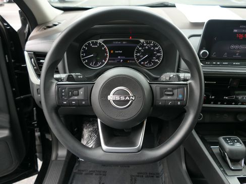 Used 2023 Nissan Rogue SV FWD image 17