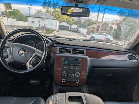 Used 2011 Chevrolet Avalanche LT image 7