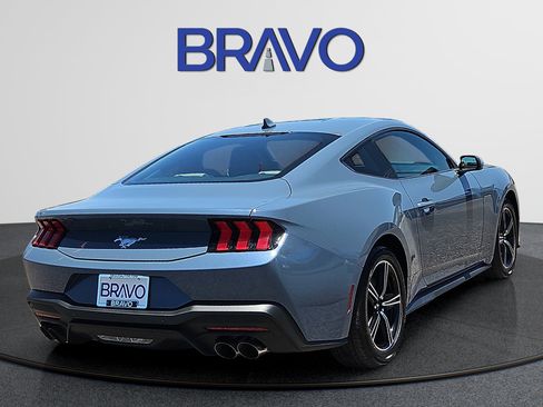 Used 2025 Ford Mustang Coupe RWD image 4