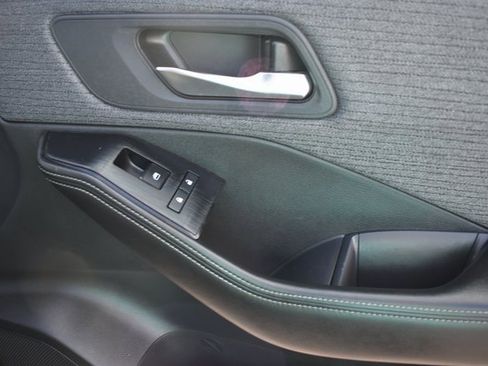 Used 2023 Nissan Rogue SV image 13