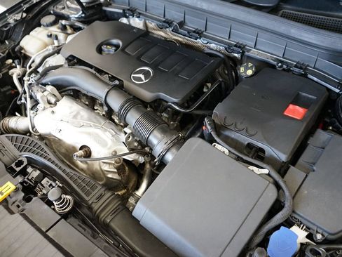 Used 2023 Mercedes-Benz GLB 250 4MATIC w/ Premium Package image 54