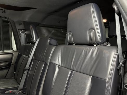Used 2017 Lincoln Navigator L Select RWD image 23