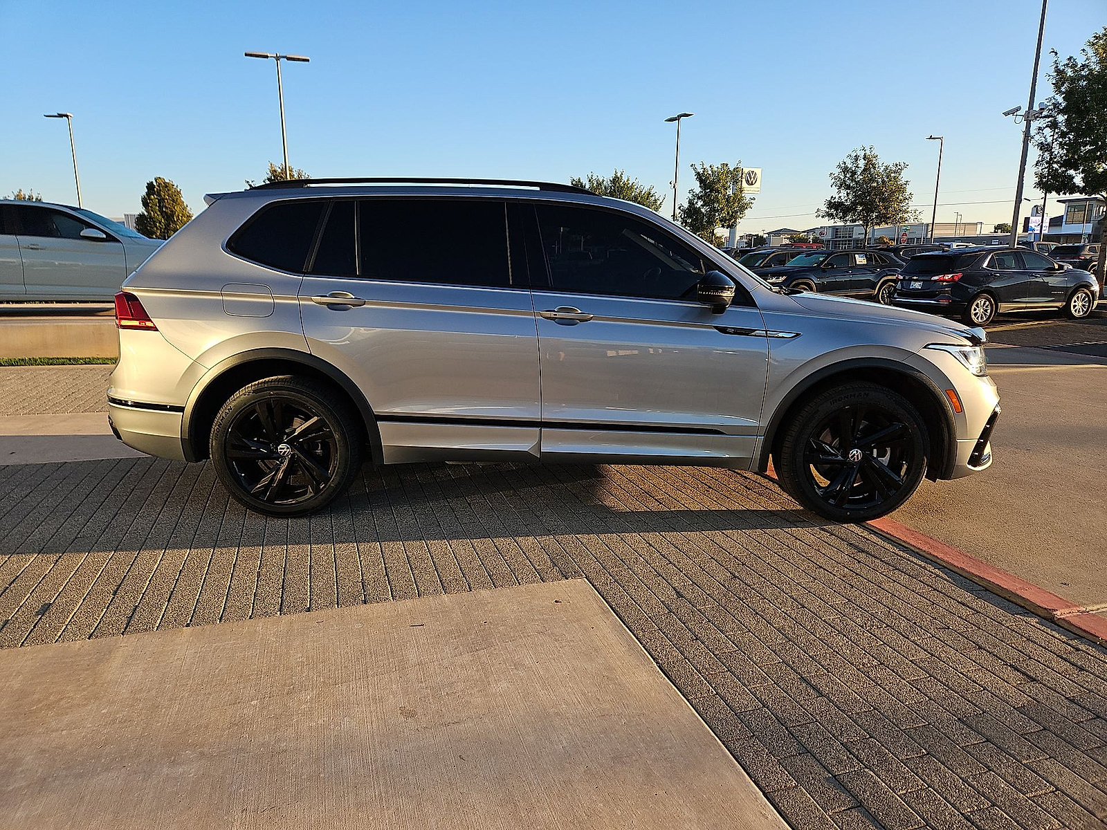 Certified 2024 Volkswagen Tiguan SE R-Line FWD image 9