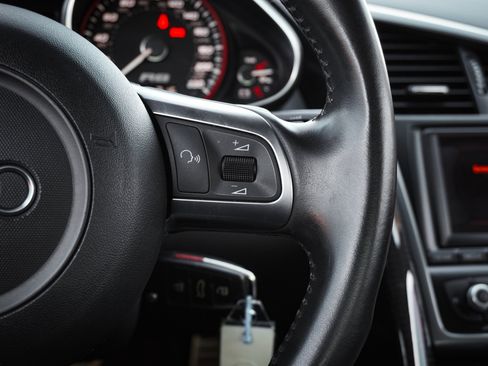 Used 2010 Audi R8 V10 image 22