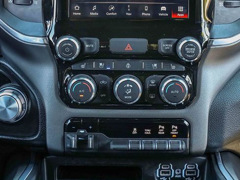 Used 2022 RAM 1500 Laramie AWD/4WD image 12