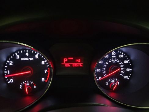 Used 2018 Kia Sedona LX FWD image 23