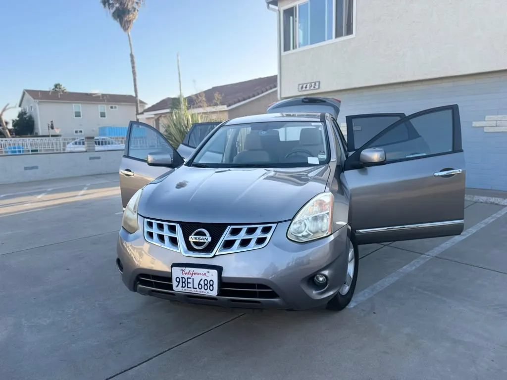 Used 2013 Nissan Rogue S w/ Special Edition Pkg AWD/4WD image 2