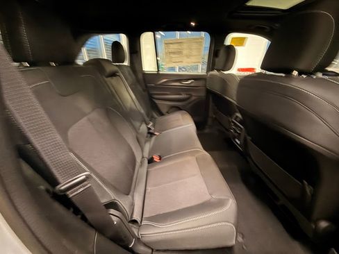 New 2025 Jeep Grand Cherokee Laredo X image 9