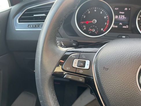 Used 2020 Volkswagen Tiguan SE w/ Panoramic Sunroof Package image 22