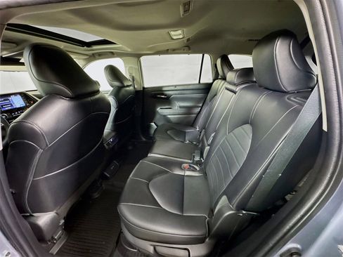 Certified 2022 Toyota Highlander XLE image 22