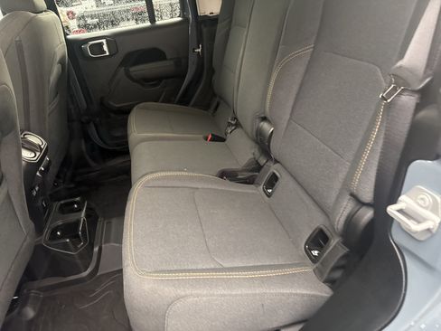 Used 2024 Jeep Gladiator Sport AWD/4WD image 13