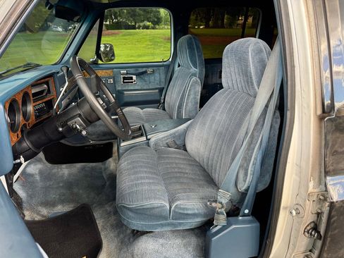 Used 1990 Chevrolet Suburban 2WD image 12