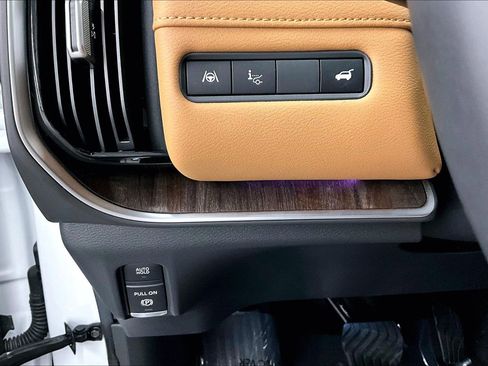Used 2025 Nissan Armada Platinum Reserve AWD/4WD image 39