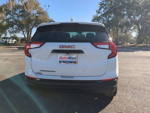 Used 2024 GMC Terrain SLE w/ Driver Convenience Package image 5
