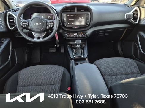 Certified 2025 Kia Soul LX w/ LX Technology Package FWD image 21
