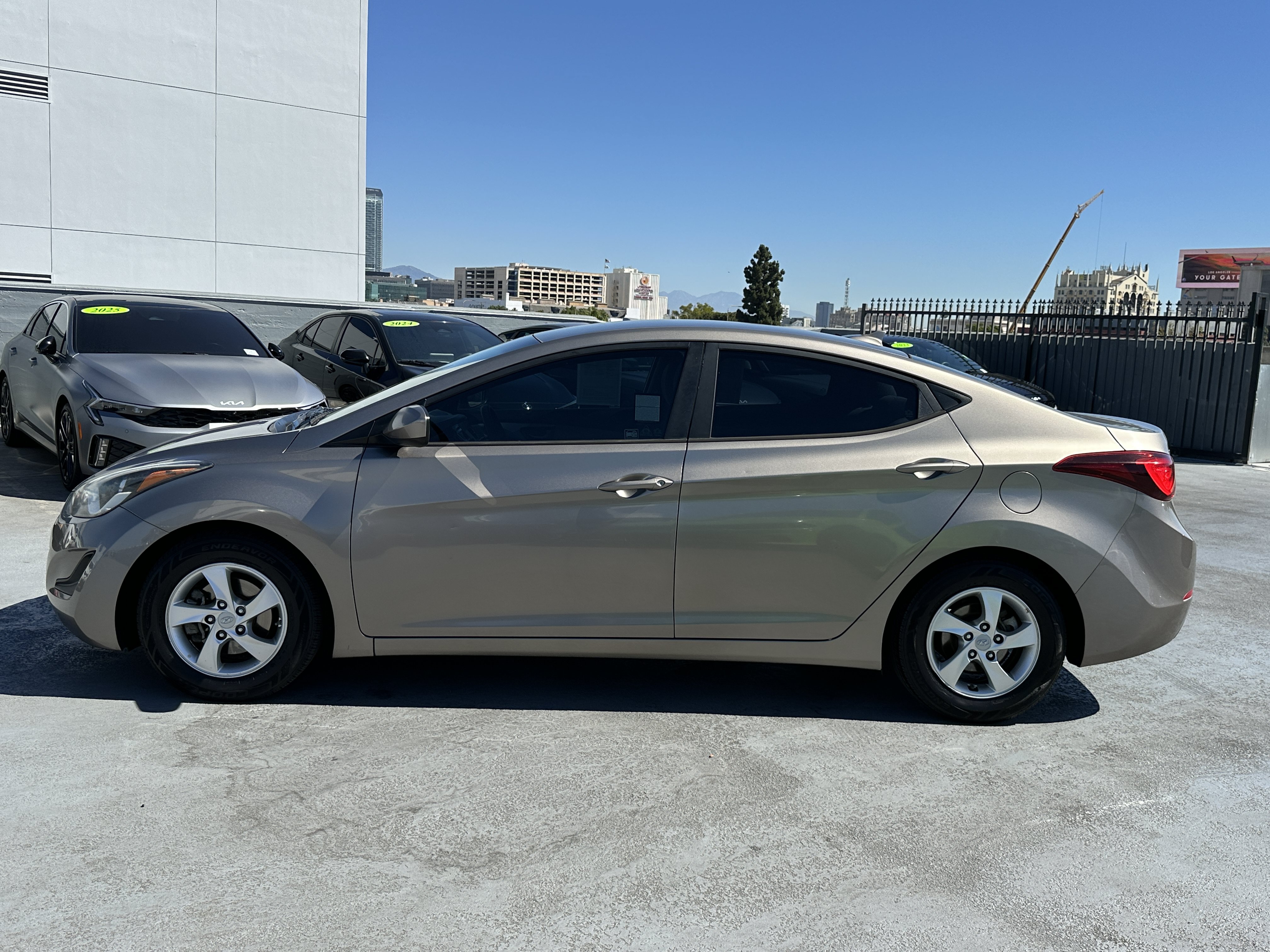 Used 2014 Hyundai Elantra SE FWD image 3