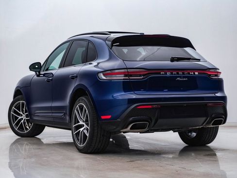 Certified 2025 Porsche Macan image 3