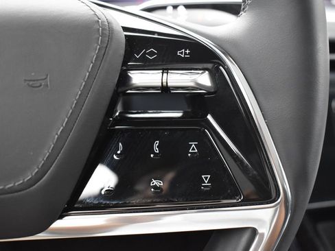 Used 2025 Cadillac Escalade IQ Luxury 2 AWD/4WD image 15