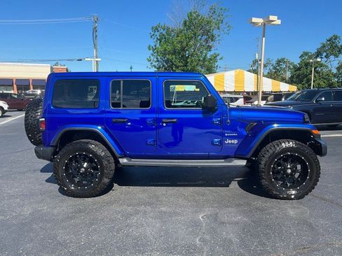 Used 2019 Jeep Wrangler Unlimited Sahara w/ Uconnect 4C Nav & Sound Group AWD/4WD image 8