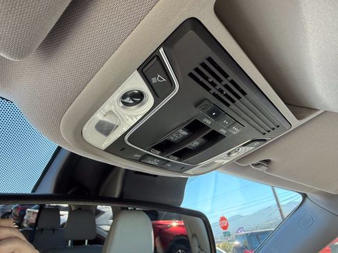 Used 2017 Honda Pilot Elite image 39