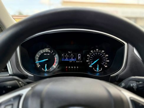 Used 2016 Ford Fusion SE FWD image 21