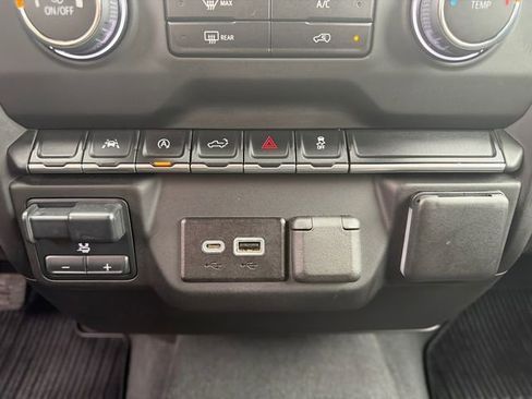 Used 2023 Chevrolet Silverado 1500 Custom image 34