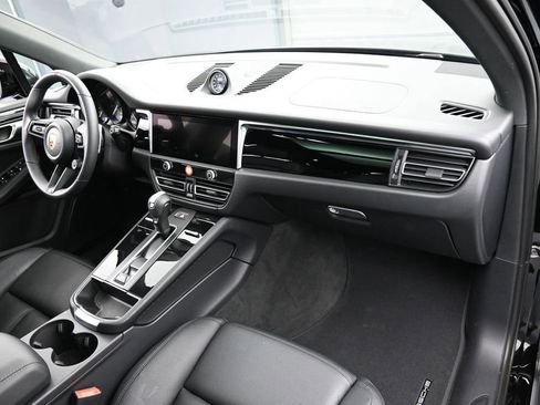 Certified 2026 Porsche Macan AWD/4WD image 30
