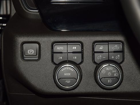 Used 2025 Chevrolet Silverado 1500 High Country w/ Midnight Edition image 34