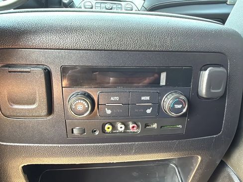 Used 2015 Chevrolet Suburban LTZ image 17