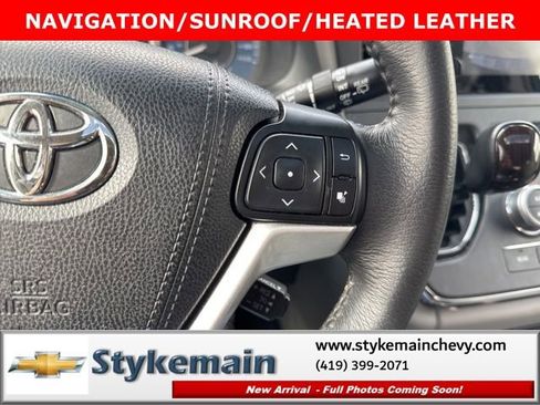 Used 2017 Toyota Sienna XLE w/ XLE Navigation Package image 27