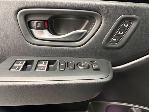 Used 2025 Honda Pilot EX-L image 11