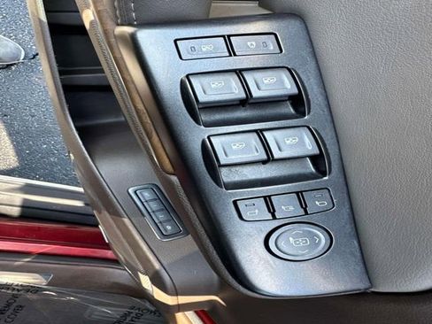 Used 2020 GMC Yukon Denali RWD image 29