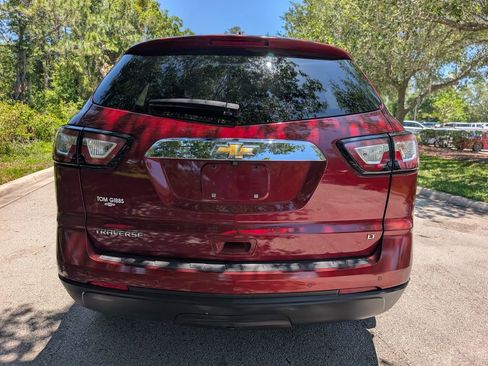 Used 2017 Chevrolet Traverse LT w/ Style and Technology Package FWD image 6