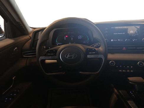Used 2025 Hyundai Elantra Hybrid FWD image 15
