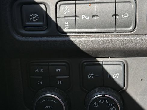 Used 2021 Chevrolet Tahoe Z71 image 12