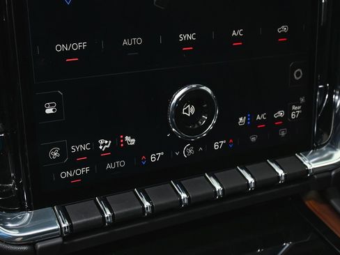 Used 2025 GMC Yukon Denali image 33