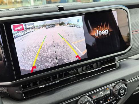Used 2024 Jeep Wrangler Unlimited Rubicon AWD/4WD image 23