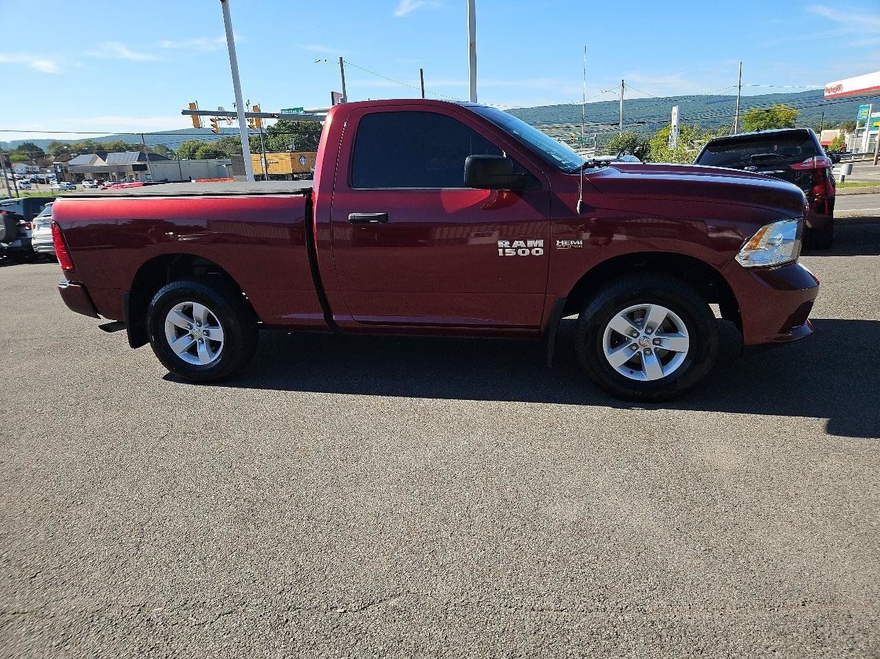 Used 2018 RAM 1500 Express AWD/4WD image 2