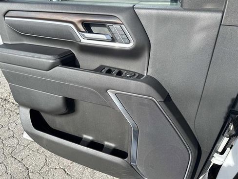 Used 2025 GMC Sierra 2500 SLT image 12