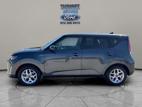Used 2023 Kia Soul LX w/ LX Technology Package image 8